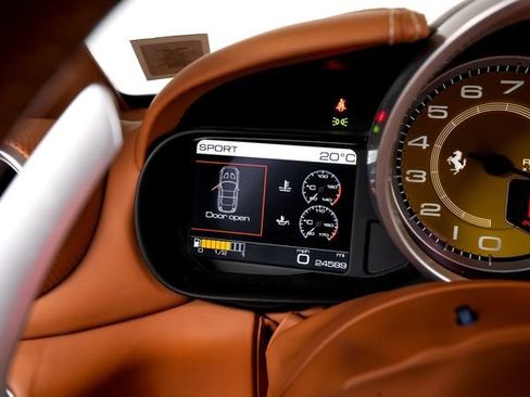 Used 2016 Ferrari California T RWD image 38