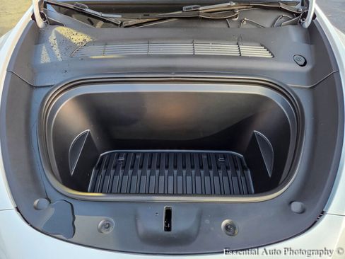 Used 2023 Tesla Model Y Long Range image 38