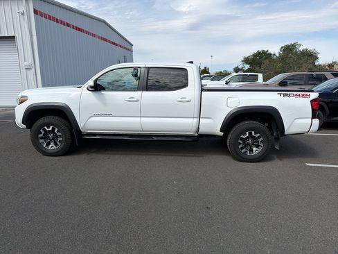 Certified 2019 Toyota Tacoma TRD Off-Road w/ Technology Package AWD/4WD image 9