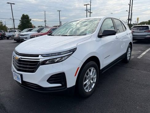 Used 2024 Chevrolet Equinox LS w/ LS Convenience Package AWD/4WD image 3