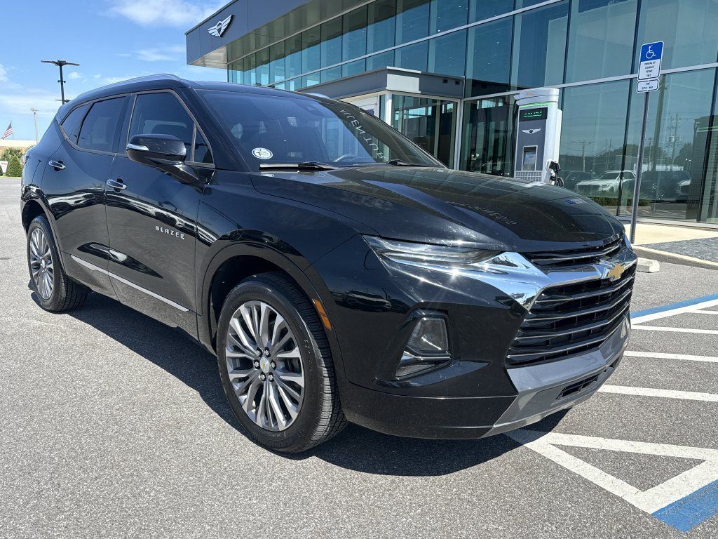 Used 2020 Chevrolet Blazer Premier w/ Driver Confidence II Package FWD image 2