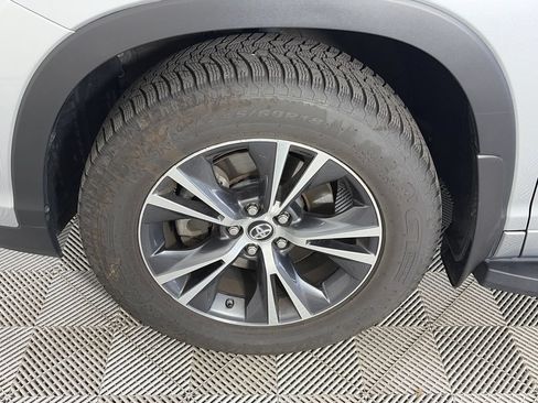 Used 2017 Toyota Highlander LE FWD image 8