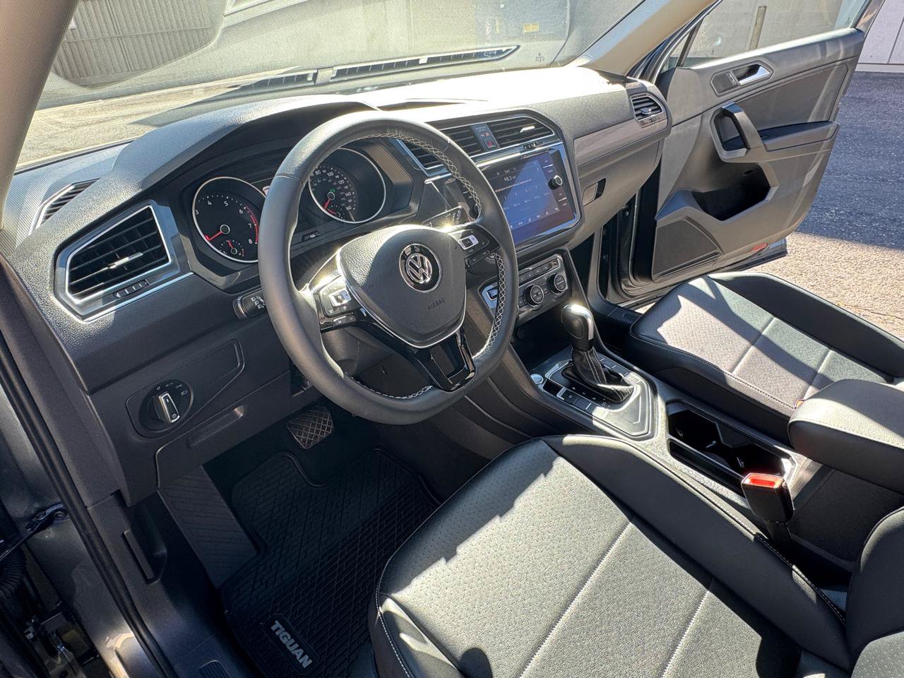 Used 2021 Volkswagen Tiguan SE FWD image 12