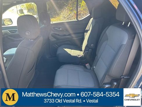 Used 2023 Chevrolet Traverse LT image 17