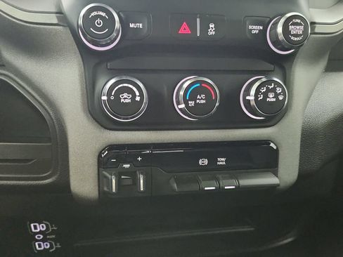 Used 2024 RAM 2500 Tradesman w/ Chrome Appearance Group AWD/4WD image 28