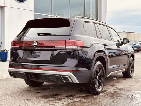 Certified 2025 Volkswagen Atlas Peak Edition SE image 7