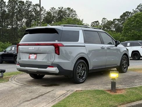 Used 2025 Kia Carnival EX FWD image 7