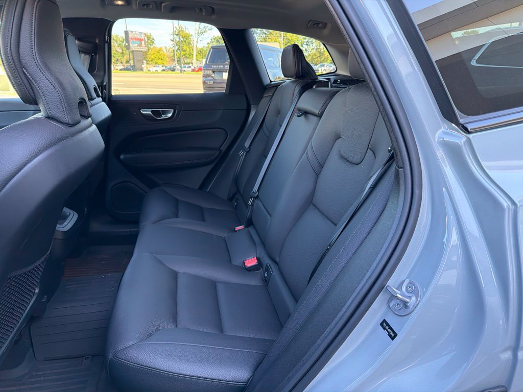 Used 2024 Volvo XC60 B5 Plus w/ Protection Package Premier AWD/4WD image 8