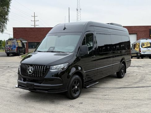 Used 2025 Mercedes-Benz Sprinter 2500 image 3