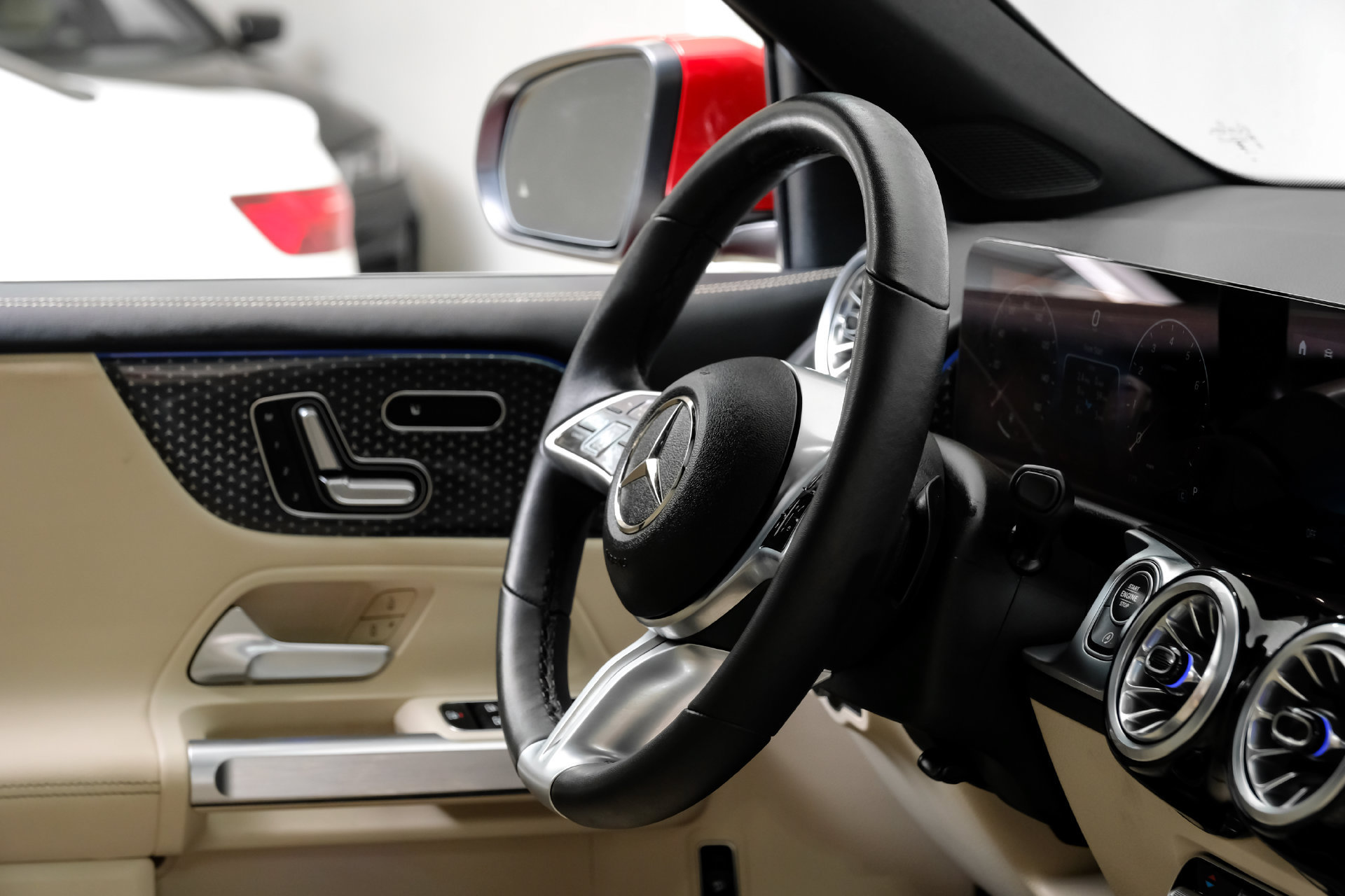 Used 2026 Mercedes-Benz GLB 250 w/ Exclusive Package image 18