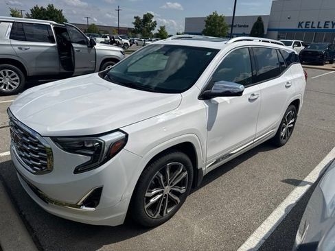 Used 2019 GMC Terrain Denali w/ LPO, Floor Liner Package FWD image 2
