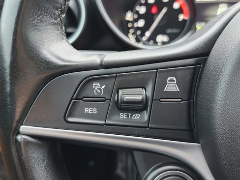 Used 2019 Alfa Romeo Giulia Ti w/ Quick Order Package 22X Lusso image 35