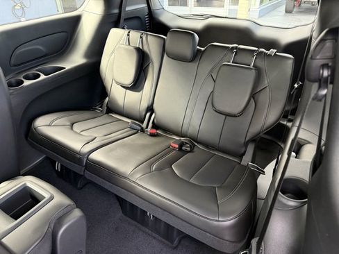 New 2026 Chrysler Pacifica Select image 16