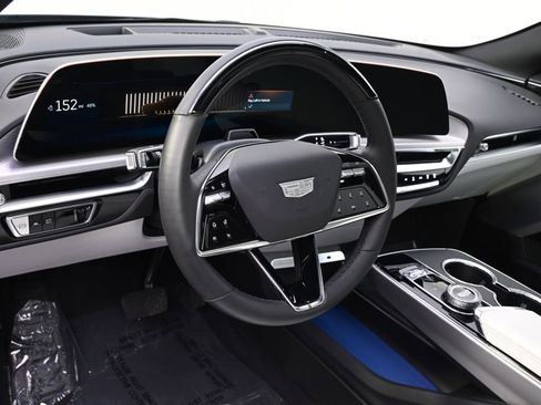New 2025 Cadillac Lyriq Luxury AWD/4WD image 11