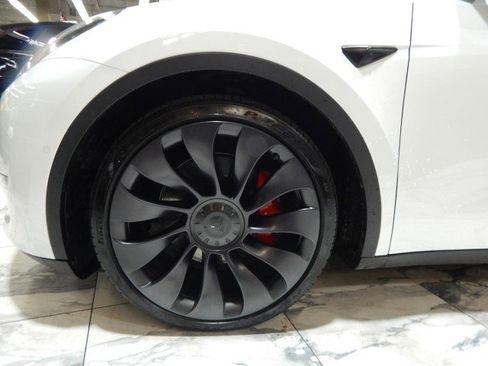 Used 2021 Tesla Model Y Performance image 11