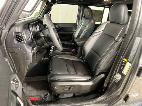 Used 2025 Jeep Gladiator Sport image 30