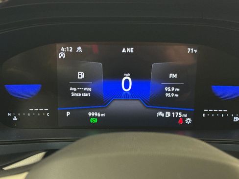 Used 2023 Volkswagen Taos SE w/ Black Wheel Package image 22