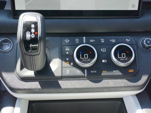 Used 2025 Land Rover Defender 110 X-Dynamic SE AWD/4WD image 18