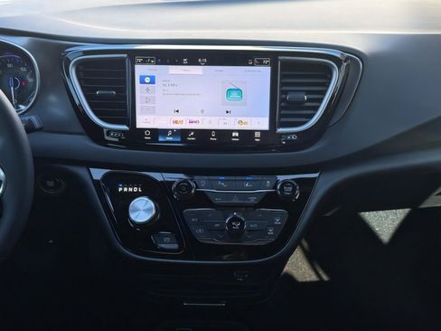 New 2026 Chrysler Voyager LX image 16