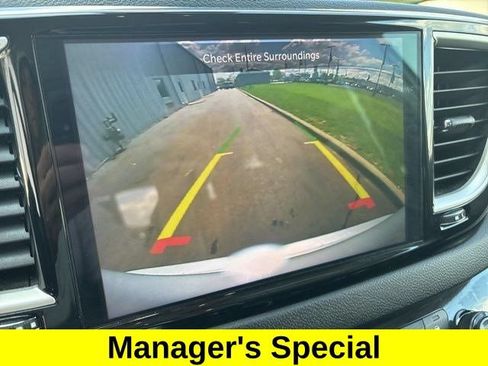 Used 2024 Chrysler Pacifica Touring-L FWD image 22