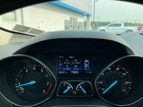 Used 2017 Ford Escape SE w/ SE Cold Weather Package AWD/4WD image 10