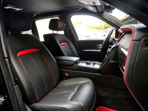 Certified 2020 Rolls-Royce Cullinan Black Badge image 32