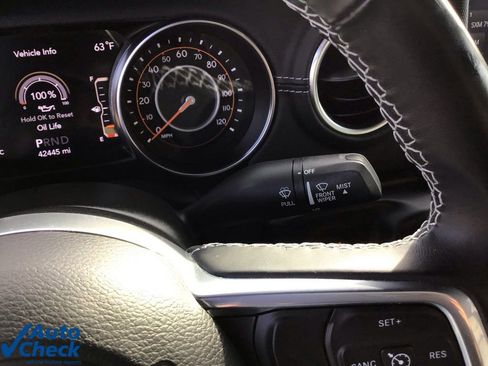 Used 2022 Jeep Wrangler Unlimited Sahara image 32