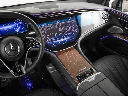 Certified 2023 Mercedes-Benz EQS 580 4MATIC SUV image 13