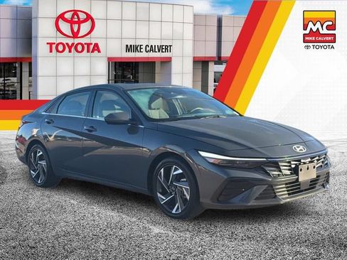 Used 2025 Hyundai Elantra SEL FWD image 7