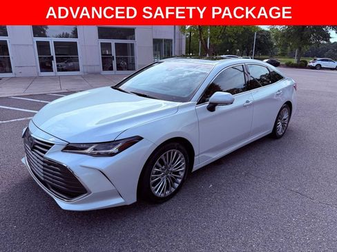 Used 2022 Toyota Avalon Limited w/ Advanced Safety Package FWD image 3