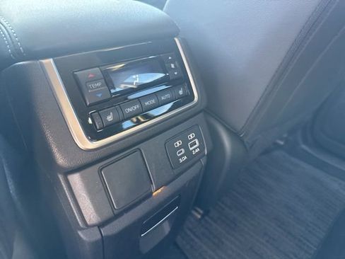 Used 2023 Subaru Ascent Limited image 12