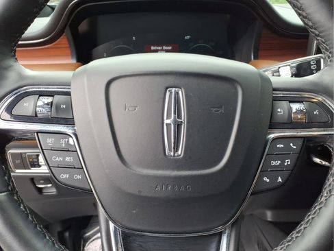 Certified 2023 Lincoln Nautilus Reserve AWD/4WD image 6