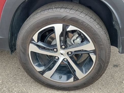 Used 2025 Chevrolet Trax RS w/ Driver Confidence Package FWD image 29