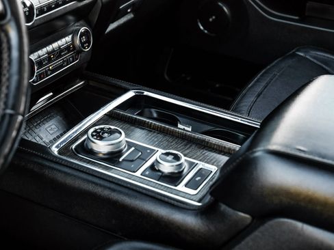 Used 2019 Ford Expedition Limited image 25