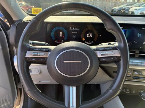 Used 2025 Hyundai Kona SEL image 32