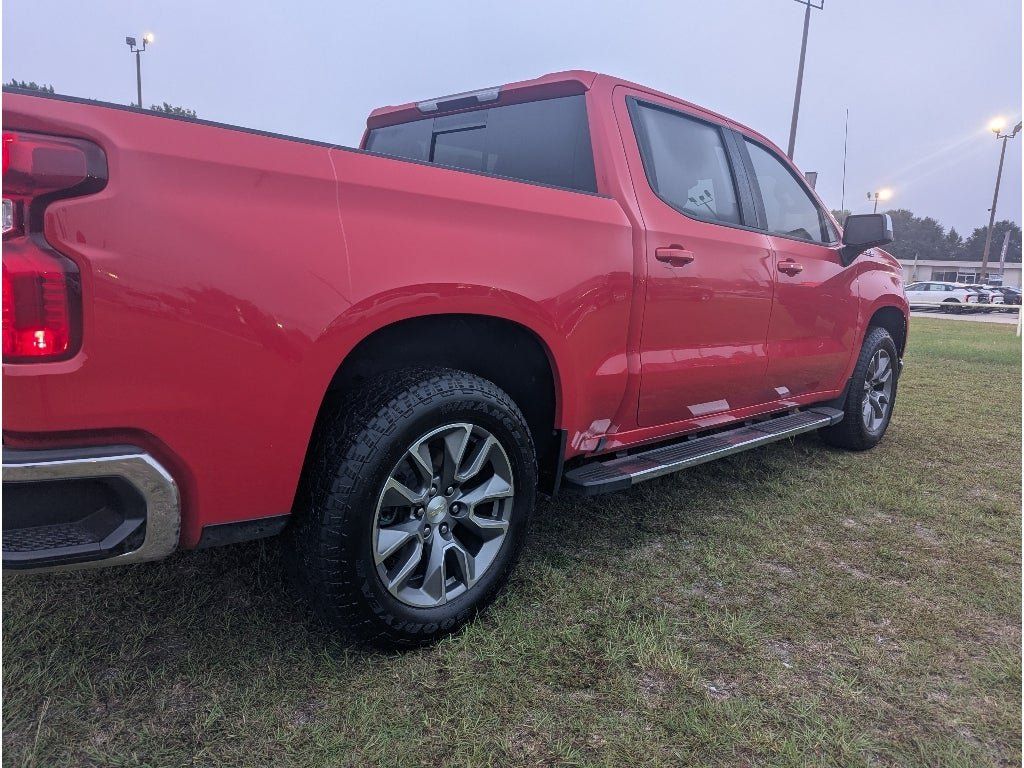 Used 2022 Chevrolet Silverado 1500 LT AWD/4WD image 3