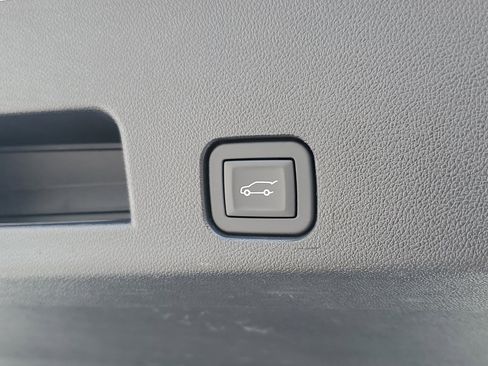 Used 2025 GMC Acadia Elevation image 10