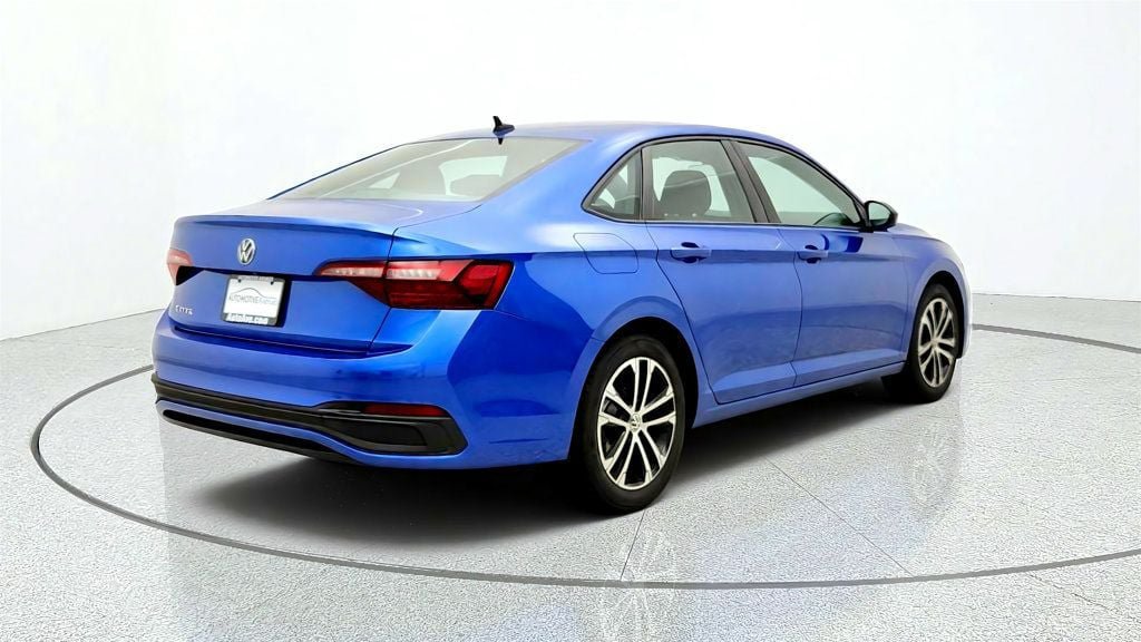Used 2022 Volkswagen Jetta Sport FWD image 5