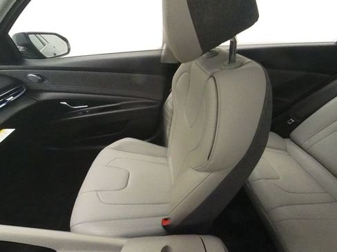 Used 2023 Hyundai Elantra Limited FWD image 32
