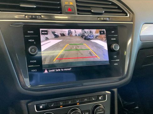 Used 2019 Volkswagen Tiguan SE w/ Panoramic Sunroof Package image 56