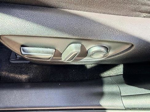 Used 2022 Toyota RAV4 XLE image 17