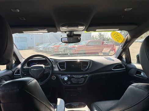 Used 2019 Chrysler Pacifica Touring-L Plus w/ Advanced Safetytec Group image 17