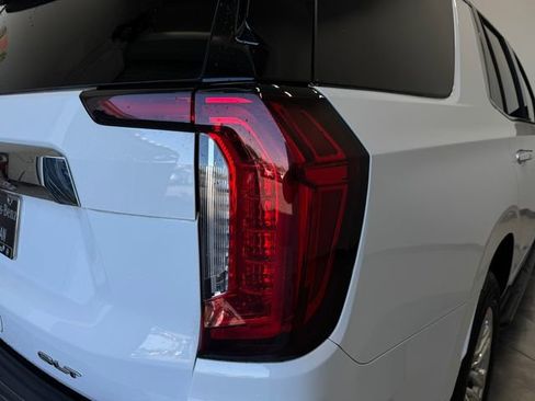 Used 2024 GMC Yukon SLT w/ SLT Luxury Package image 33
