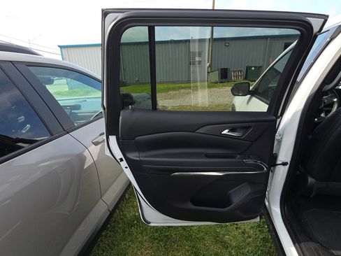 Used 2026 Chevrolet Traverse LT AWD/4WD image 12