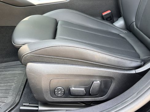 Used 2024 BMW 330e w/ Convenience Package RWD image 21