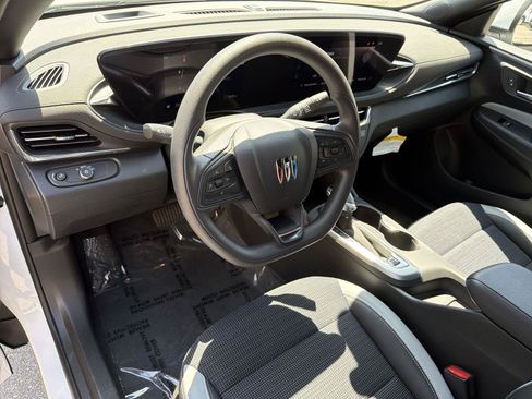 Used 2025 Buick Envista Preferred FWD image 9