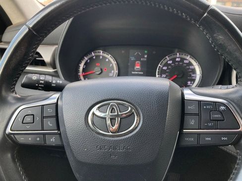 Used 2021 Toyota Highlander LE image 18