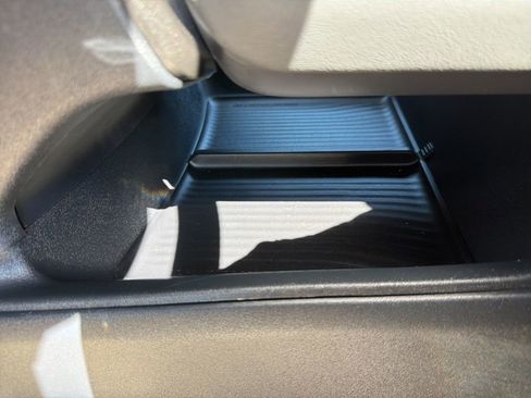 Used 2025 Ford Expedition Active image 17