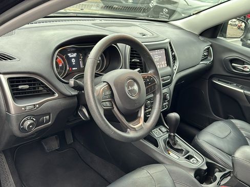 Used 2019 Jeep Cherokee Latitude w/ Popular Appearance Group image 13