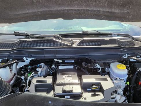 Used 2024 RAM 2500 Tradesman w/ Chrome Appearance Group image 35